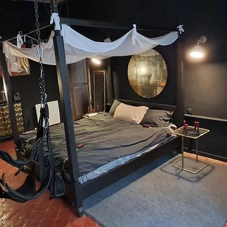 Love room Perpignan - 35mn de Perpignan Couette-café 4*